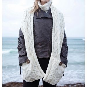 Aran Ireland - merino scarf with pockets